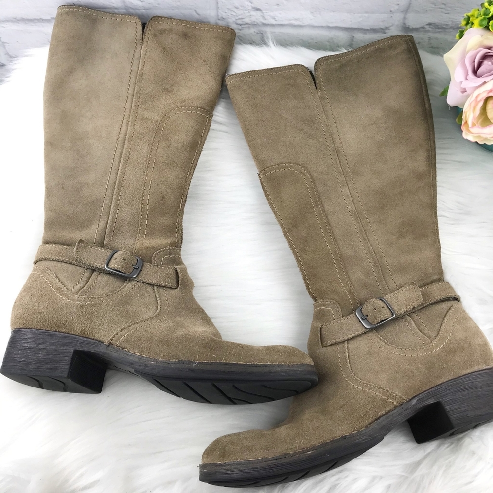Clark's. Suede  boots